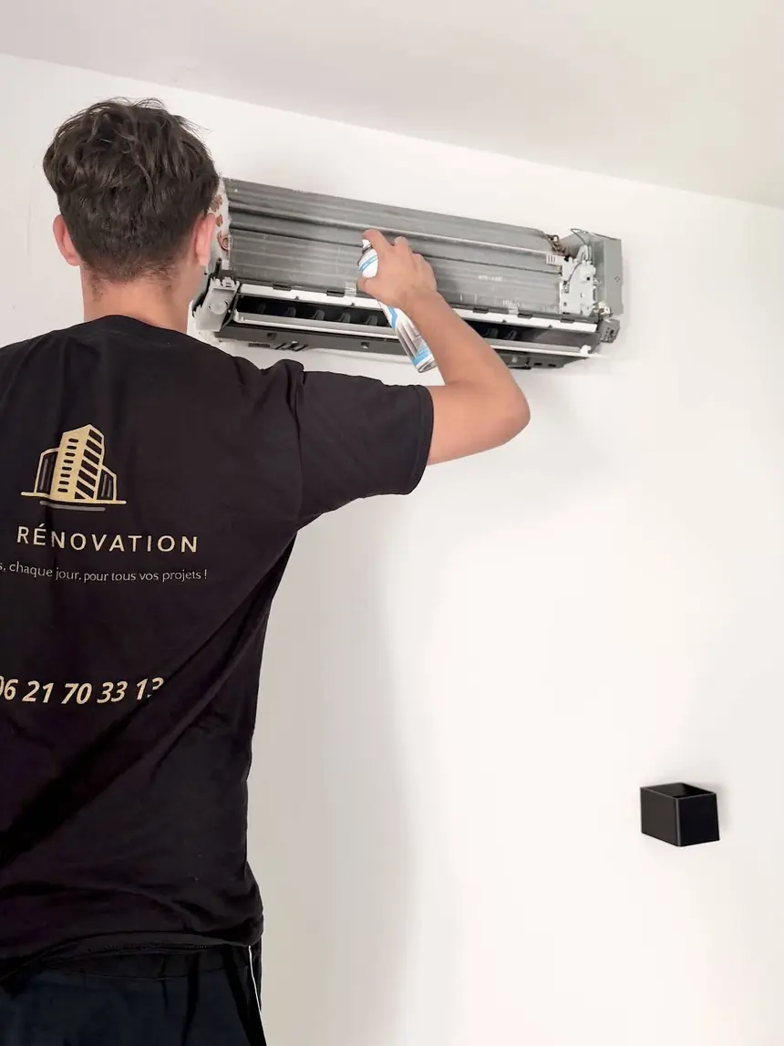 Nettoyage de l’échangeur d’une unité intérieure de climatisation murale